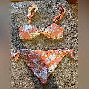 Worn Once Dippin Daisy Swimsuit. Bottoms size medium and top size small